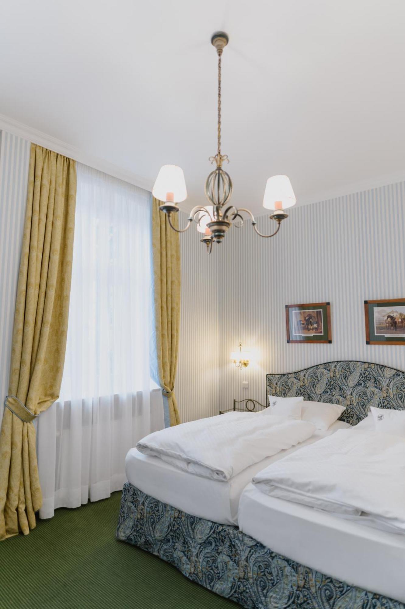 Romantik Hotel Zur Post Fuerstenfeldbruck Exteriör bild