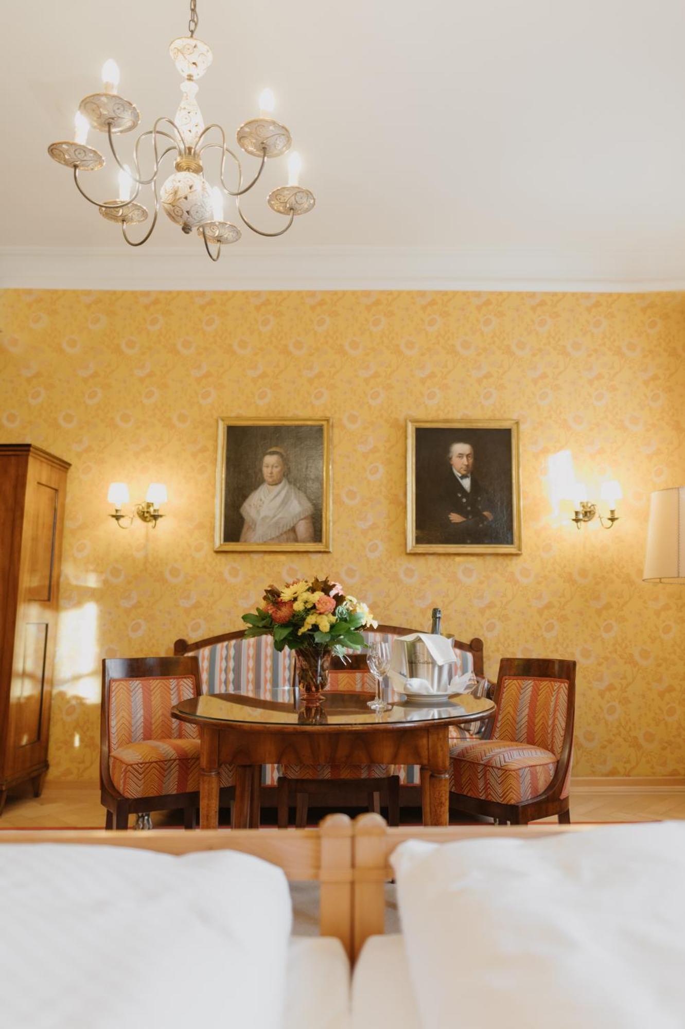 Romantik Hotel Zur Post Fuerstenfeldbruck Exteriör bild