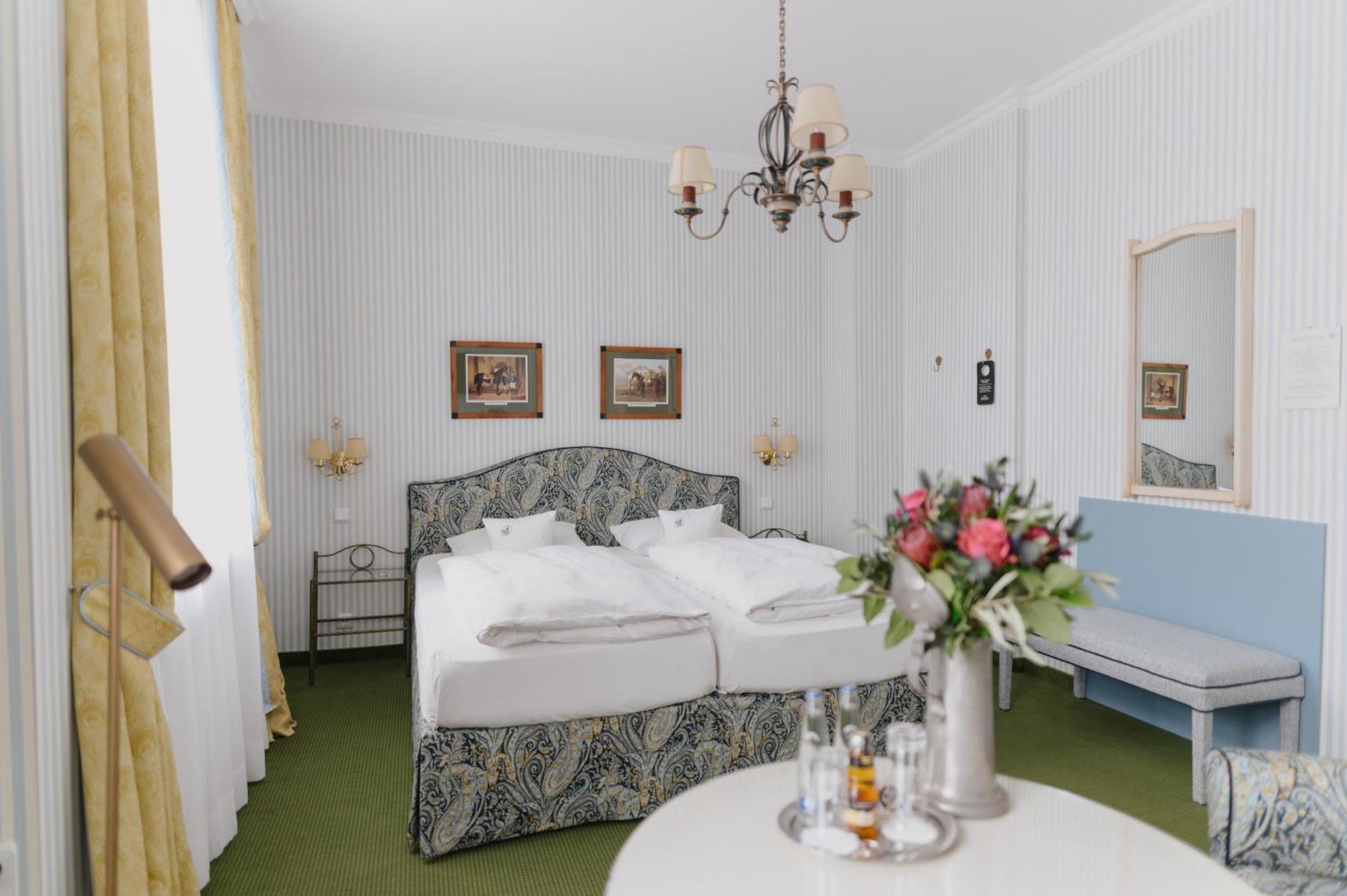Romantik Hotel Zur Post Fuerstenfeldbruck Exteriör bild