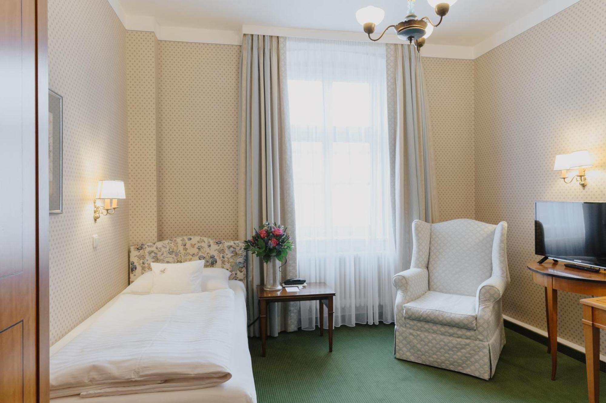 Romantik Hotel Zur Post Fuerstenfeldbruck Exteriör bild