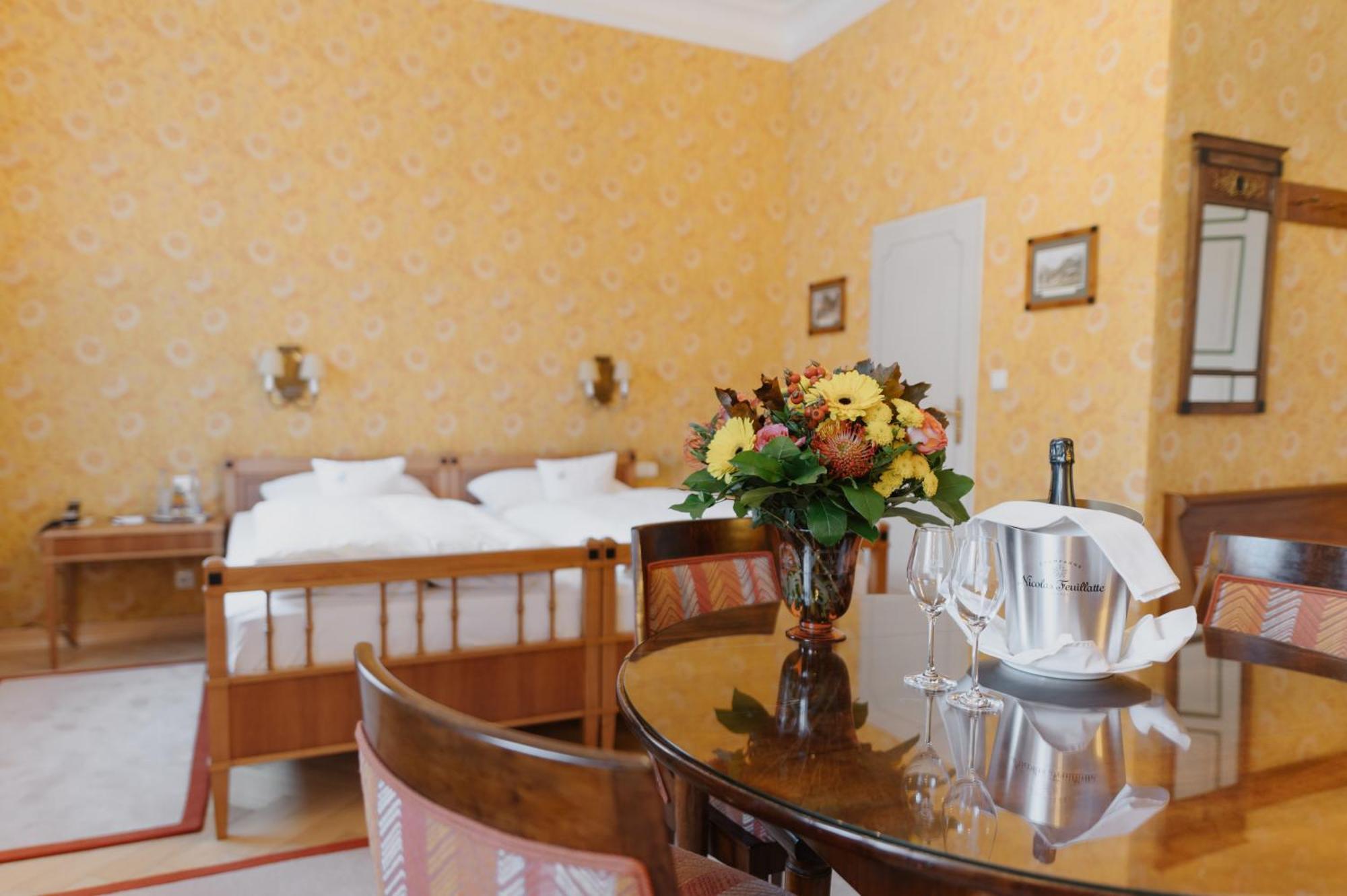 Romantik Hotel Zur Post Fuerstenfeldbruck Exteriör bild