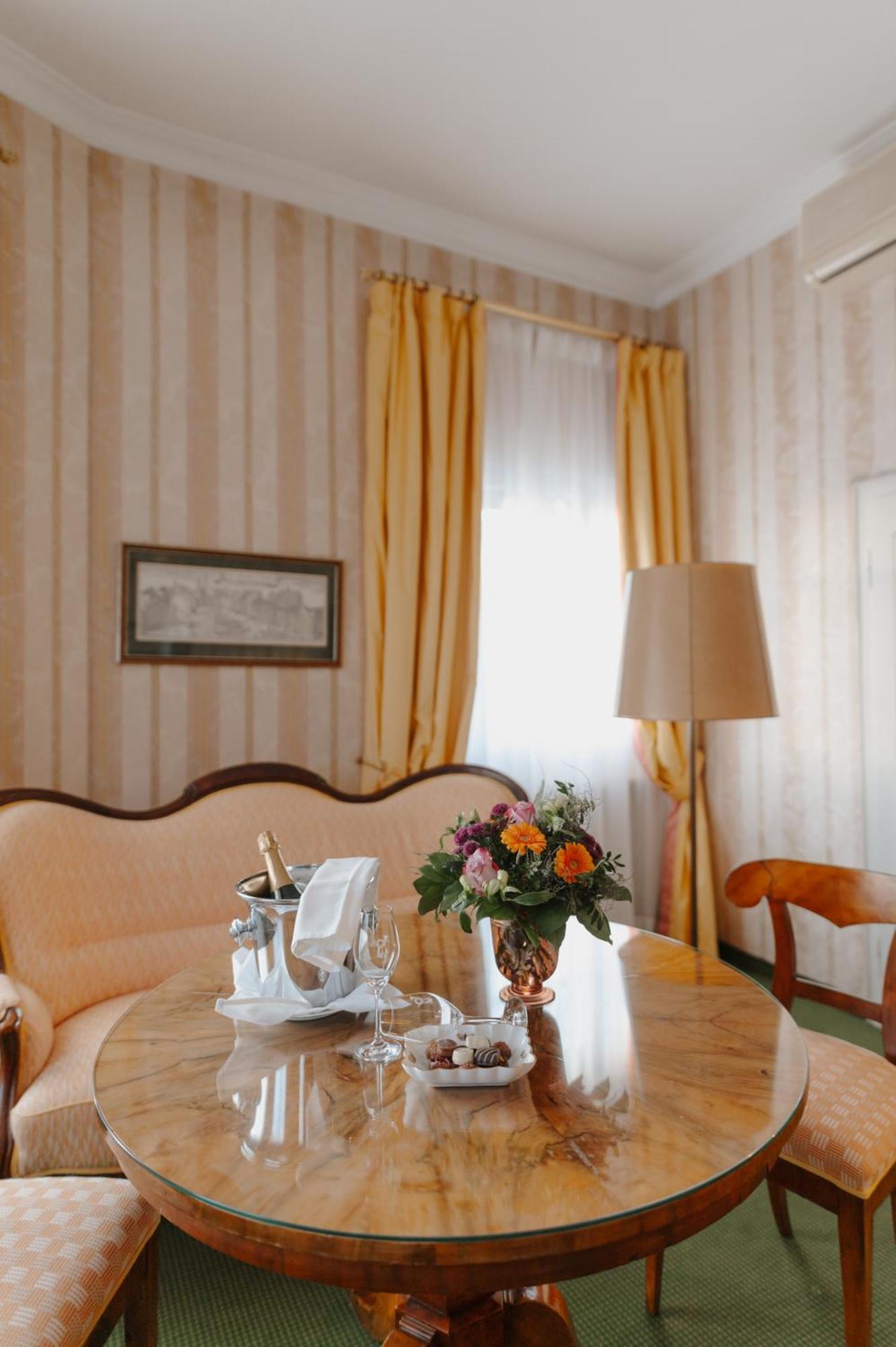 Romantik Hotel Zur Post Fuerstenfeldbruck Exteriör bild
