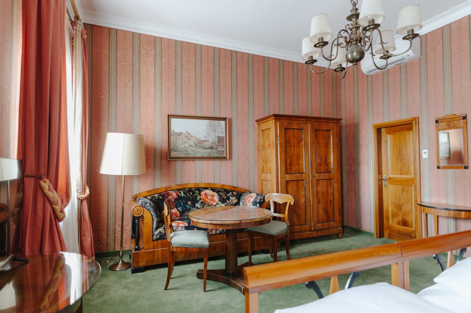 Romantik Hotel Zur Post Fuerstenfeldbruck Exteriör bild