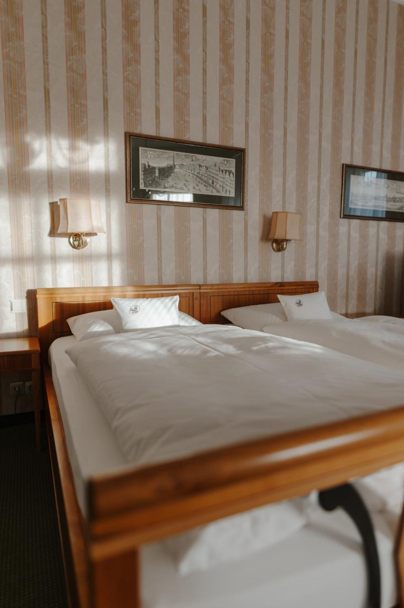 Romantik Hotel Zur Post Fuerstenfeldbruck Exteriör bild