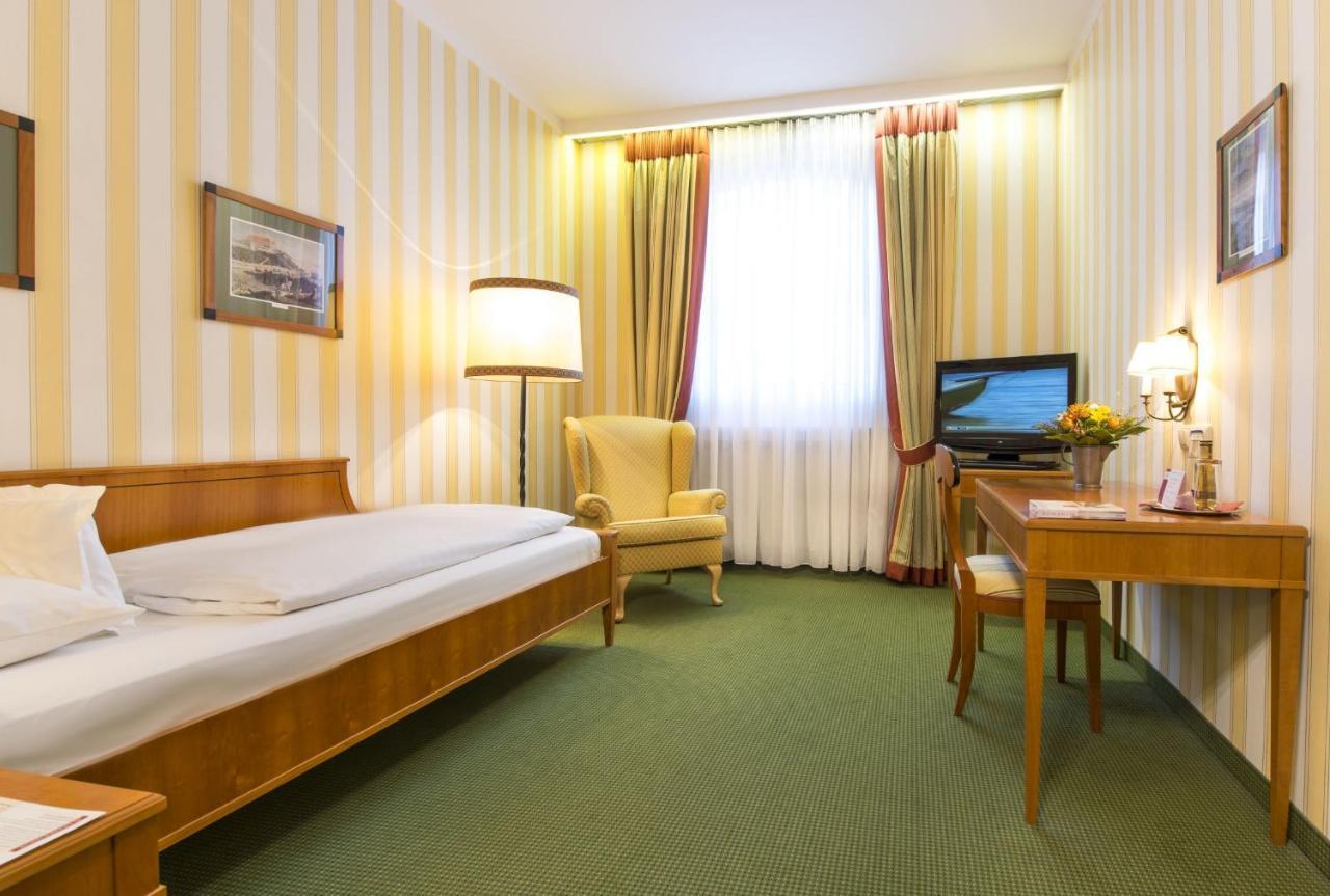 Romantik Hotel Zur Post Fuerstenfeldbruck Exteriör bild